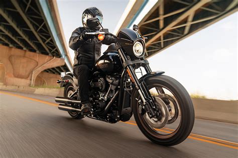 Supreme engineering, muscular strength, and spirited styling combine to form The Vulcan&174; S sport cruiser. . Best midsize cruiser motorcycle